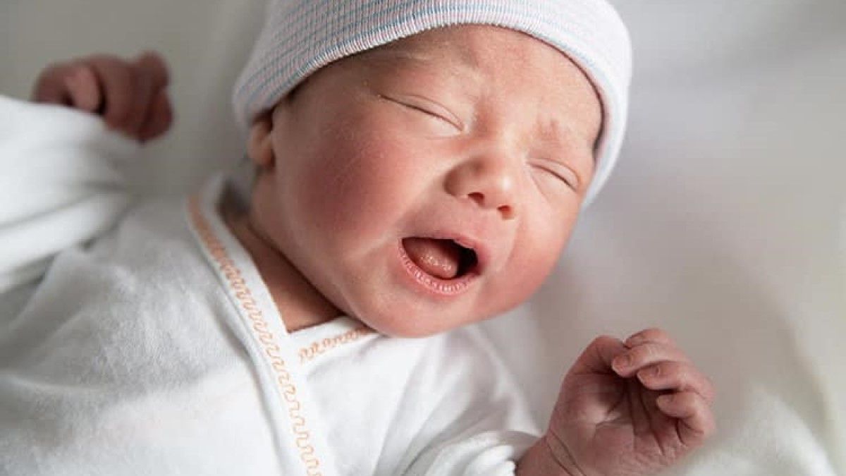 Az utcán, egyedül szülte meg gyermekét egy budapesti kismama