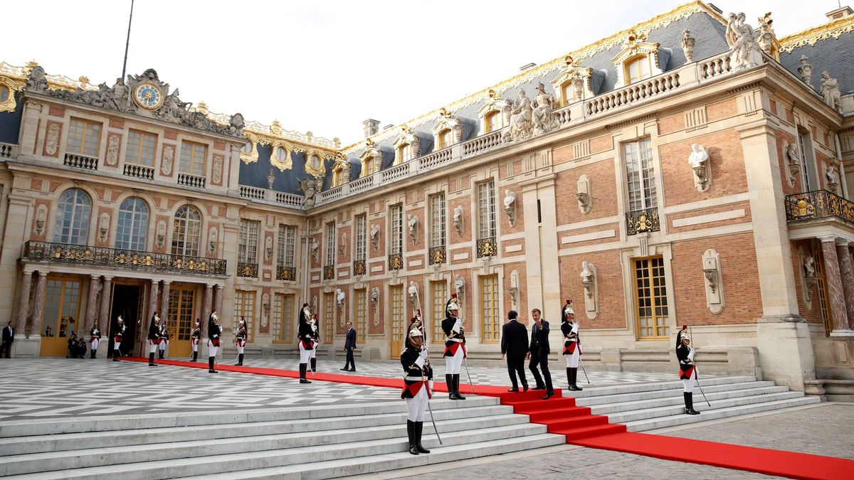 A Louvre mellett több másik párizsi intézményben is volt bombariadó