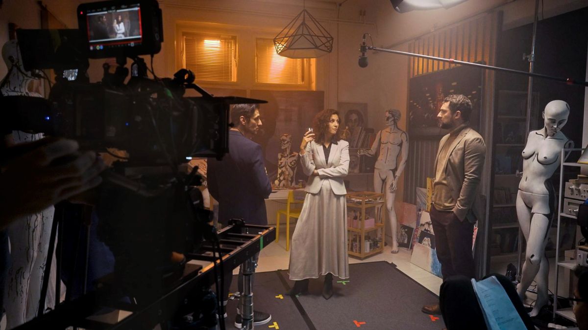 „Mindenünk megvan, mégis minden korábbinál magasabb a szorongás mértéke” – a Magány rendezője a Mandinernek