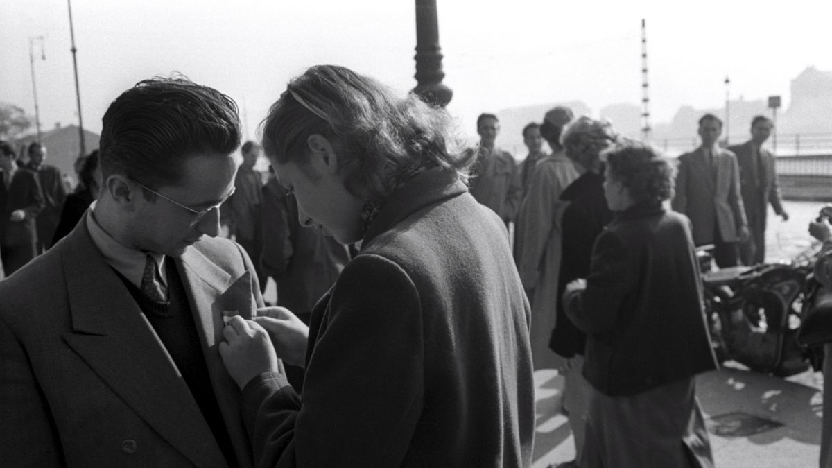 Te ne elvtársozzál engem itten, hát megőrültél?