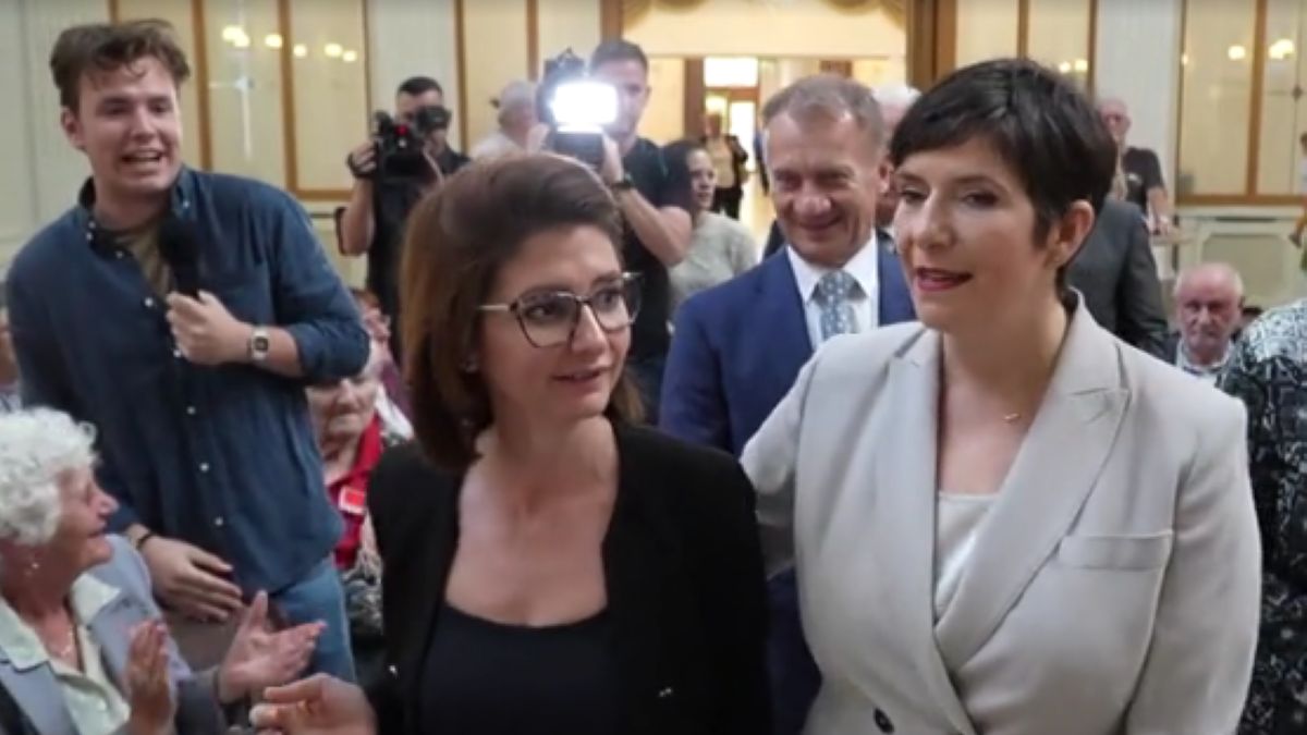 Durván félrelökték a Magyar Nemzet riporterét, amikor Dobrev Klárától akart kérdezni (VIDEÓ)