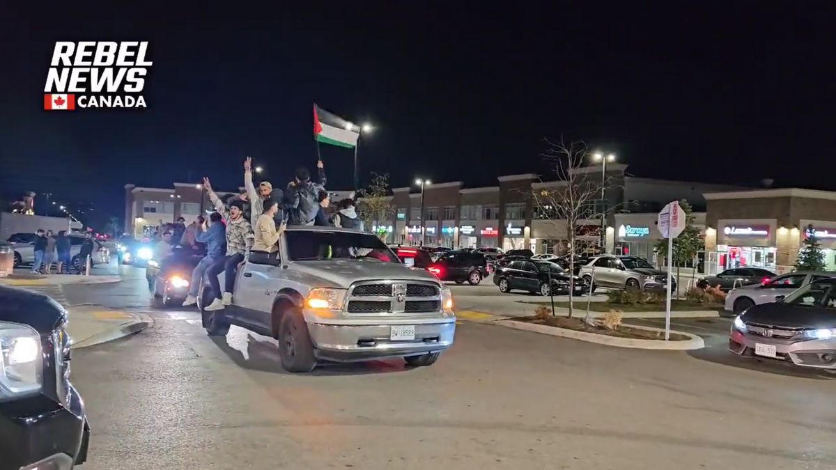 Párizstól Torontóig – mindenhol ünneplik a palesztinok az izraeli vérfürdőt (VIDEÓK)