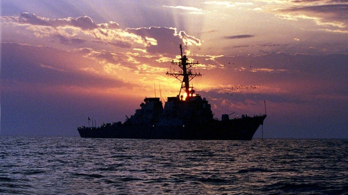 Izrael felé tartó rakétákat lőtt le egy amerikai romboló