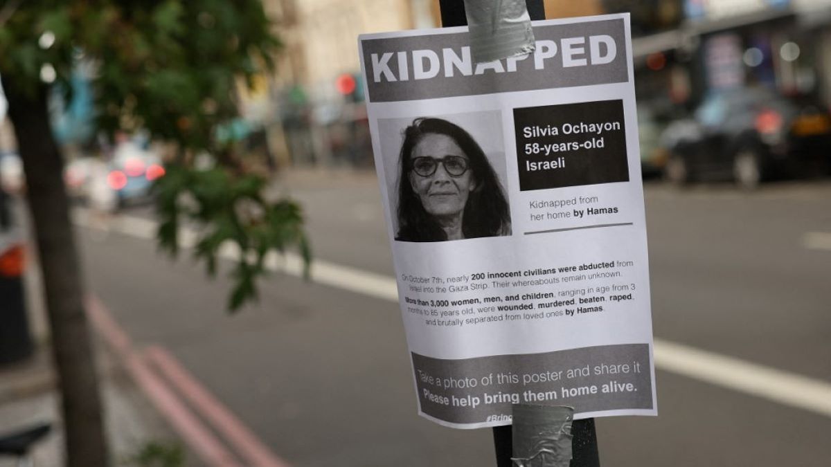 Az Izraeli áldozatok plakátjait tépik le Londonban és New Yorkban