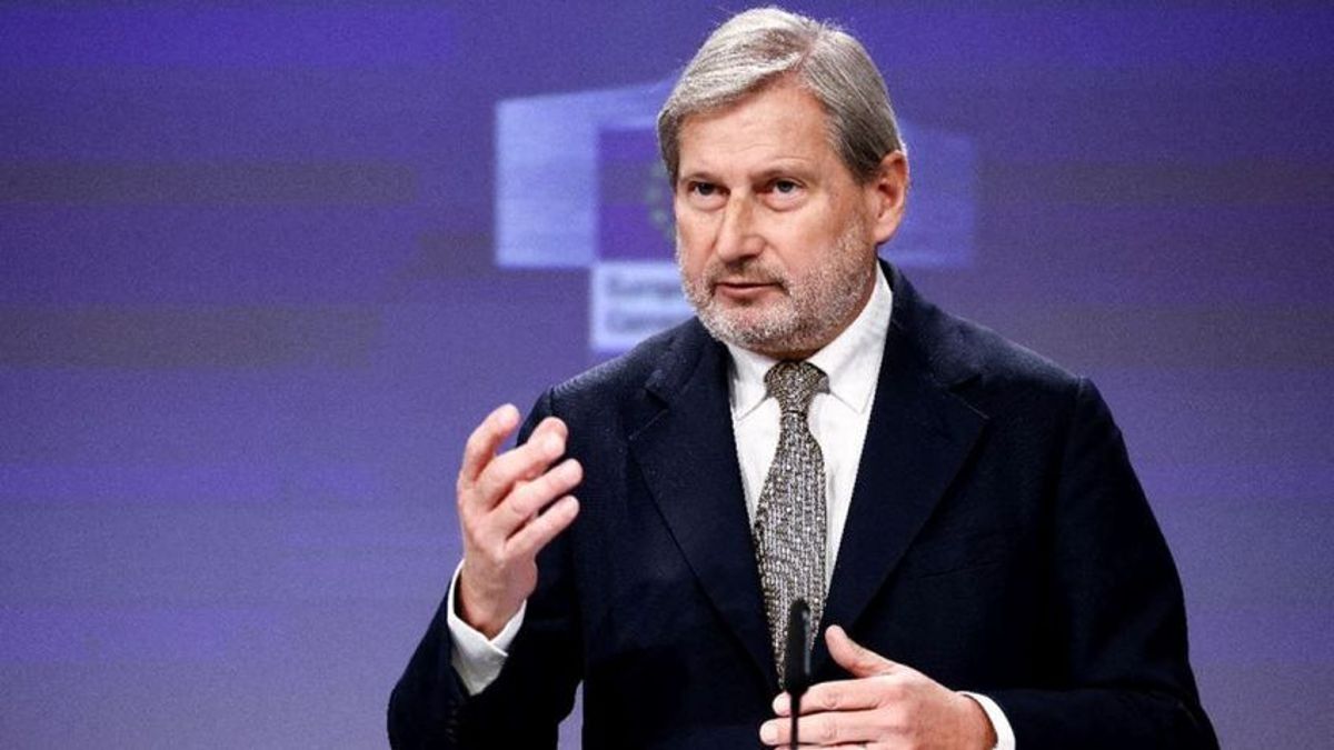 Johannes Hahn erőt mutat: Magyarország nem állíthat meg minket!