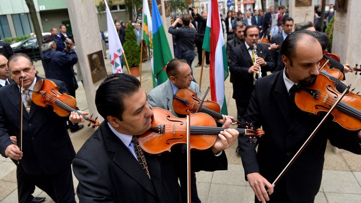 Kiverte a biztosítékot a világhírű cigányzenészeknél Pikó András