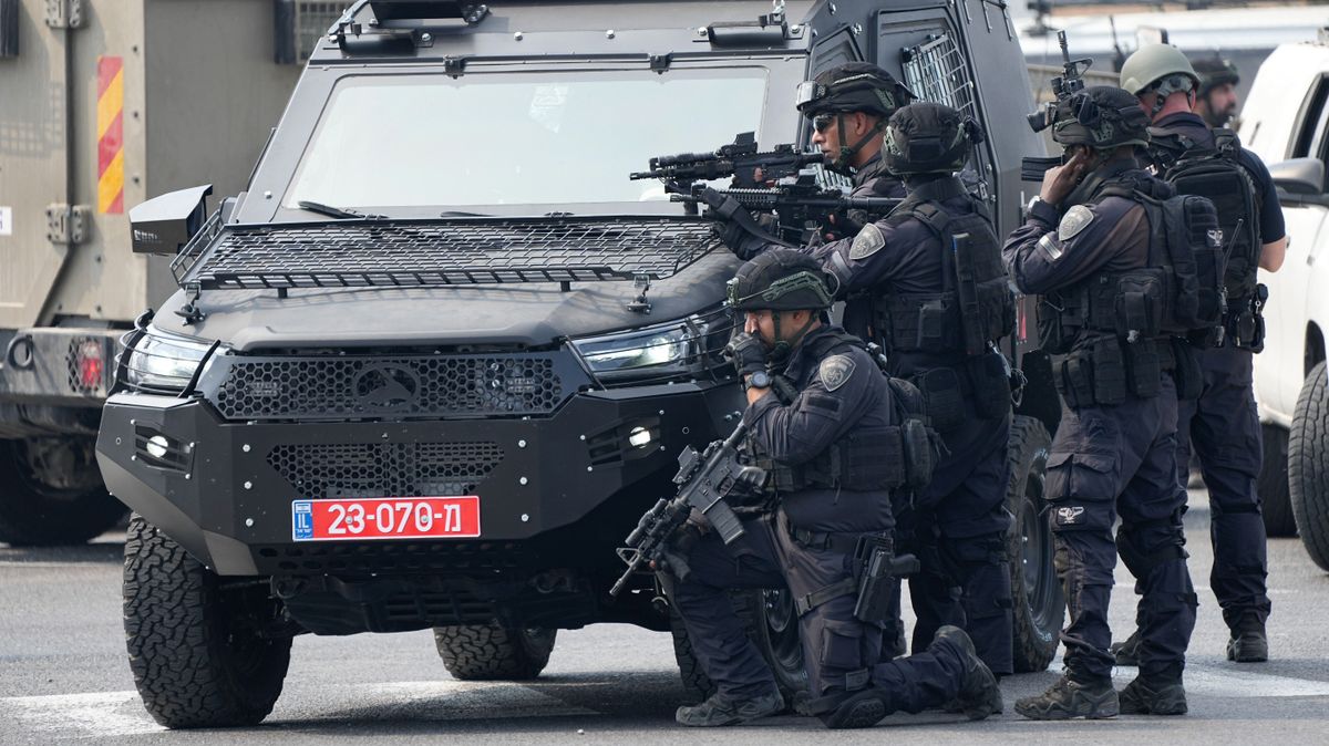 A Hamász azt közölte, mintegy százharminc izraeli túszt tart fogva, köztük a hadsereg magas rangú tisztjeit