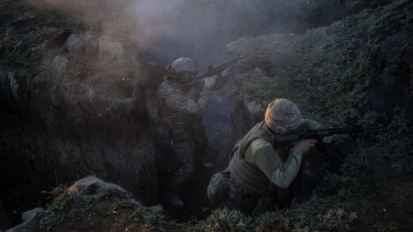 Ukrainian soldiers receive training in Zaporizhzhia