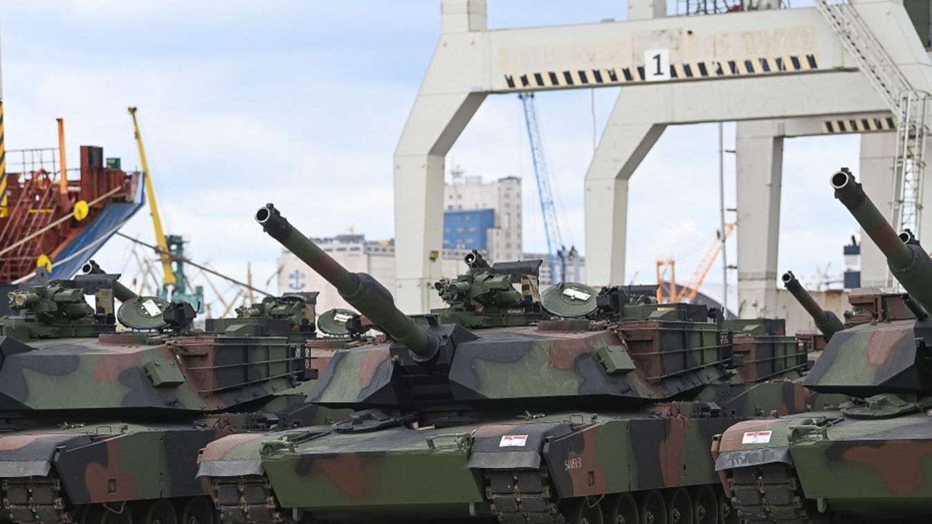 14 Abrams tanks delivered to Poland