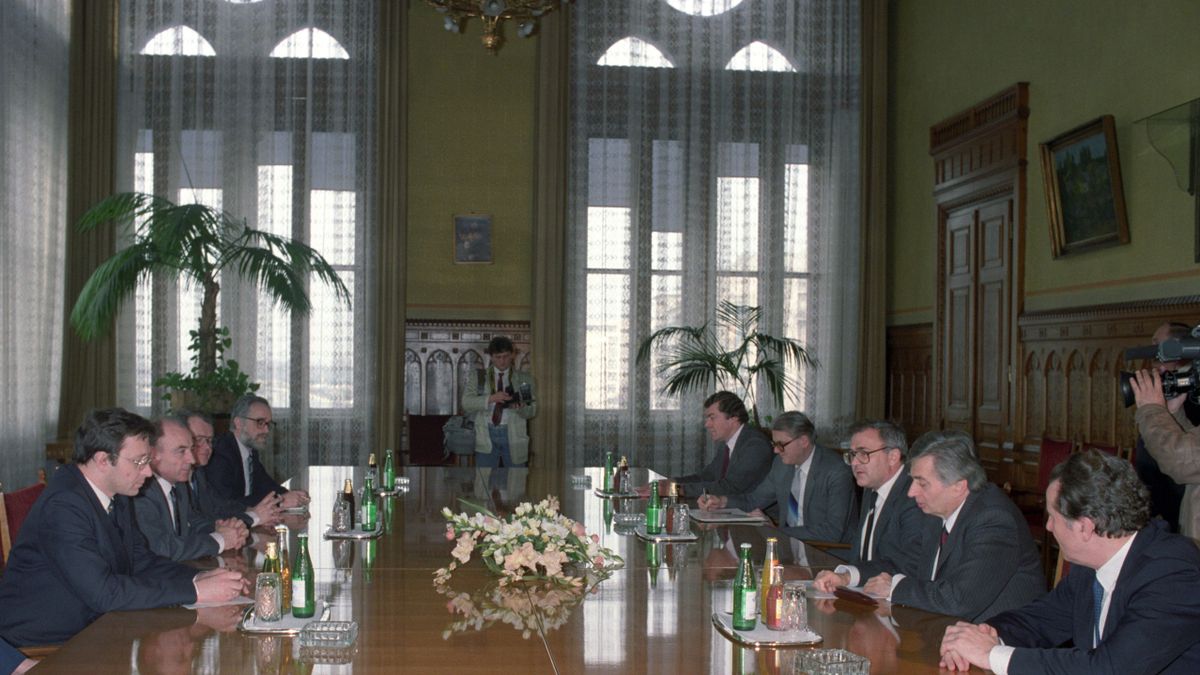 „Az ukrán-barát politikát illetően kicsit talán túlzásba estek a lengyelek” – volt lengyel nemzetvédelmi miniszter a Mandinernek