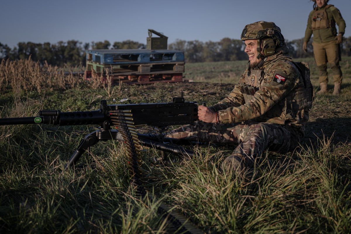 Ukrainian soldiers receive training in Zaporizhzhia