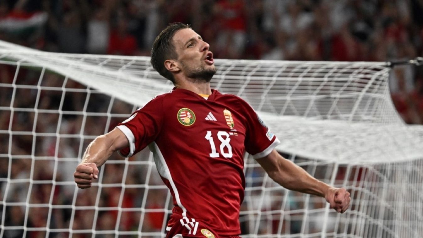 Varga Barnabás, a magyar labdarúgó-válogatott és a Ferencváros támadója  ünnepel a szerb válogatott ellen szerzett gólját követően