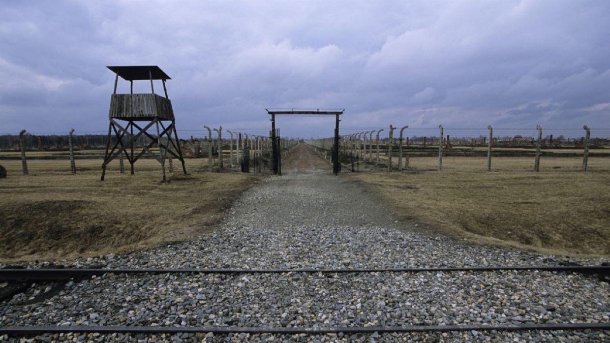 Tizennyolc évesen írtam egy kisebb vitát is kavaró cikket a holokauszt tagadásának büntethetősége ellen