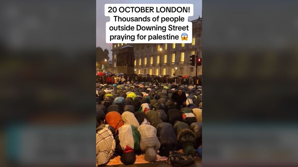 Londonban muszlimok ezrei imádkoztak a Downing Streeten Palesztináért (VIDEÓ)