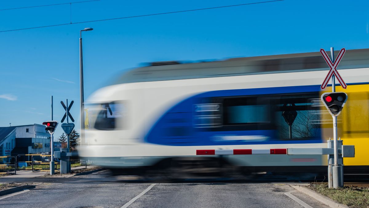 Tragédia: Szabadifürdőnél gázolt egy vonat