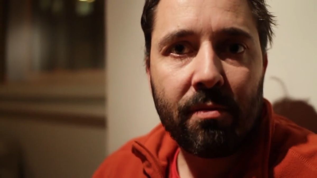 A Népszava olyan diktatúrázós, „rettegve” külföldre költözős összeállítást közölt, hogy kis híján belehaltunk a fájdalomba