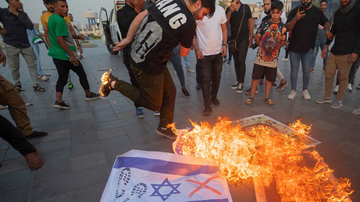 „A mi istenünk nagyobb” – német nő lecsupaszított holttestével parádéztak a palesztinok; gyerekeket és feltehetőleg holokauszt-túlélő nagymamát raboltak el (VIDEÓK)