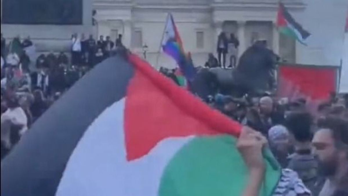 Megtámadtak egy LMBTQ-aktivistát a londoni palesztinbarát tüntetésen