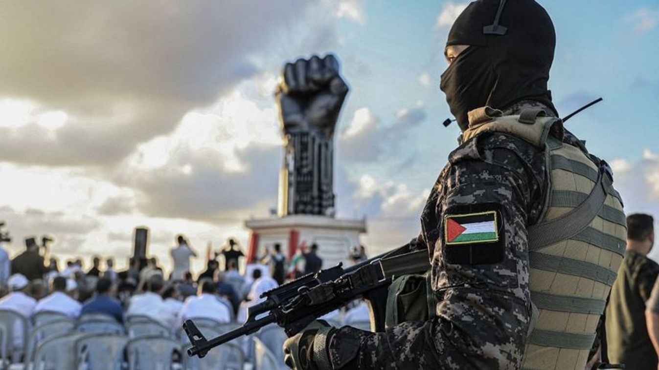 A nyitóképen egy palesztin harcos látható Rafah városában, Gázában. Fotó: SAID KHATIB / AFP