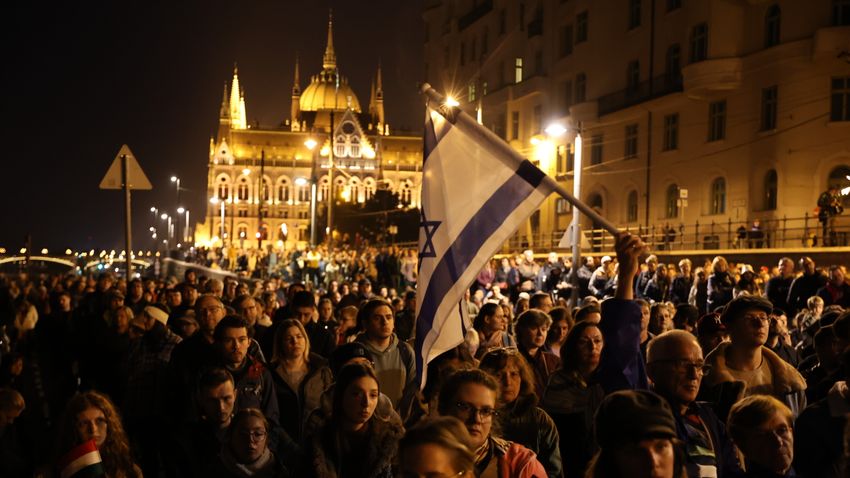 Több ezren vettek részt az Izrael melletti szolidaritástüntetésen Budapesten