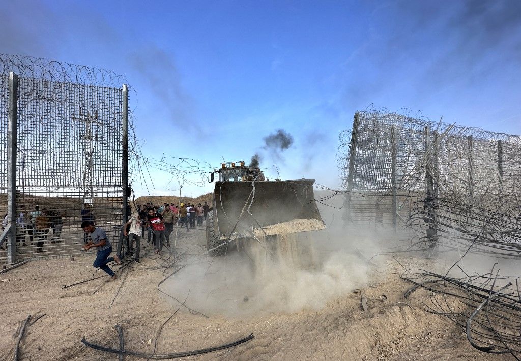 Palestinian groups and Israeli forces clash in Gaza