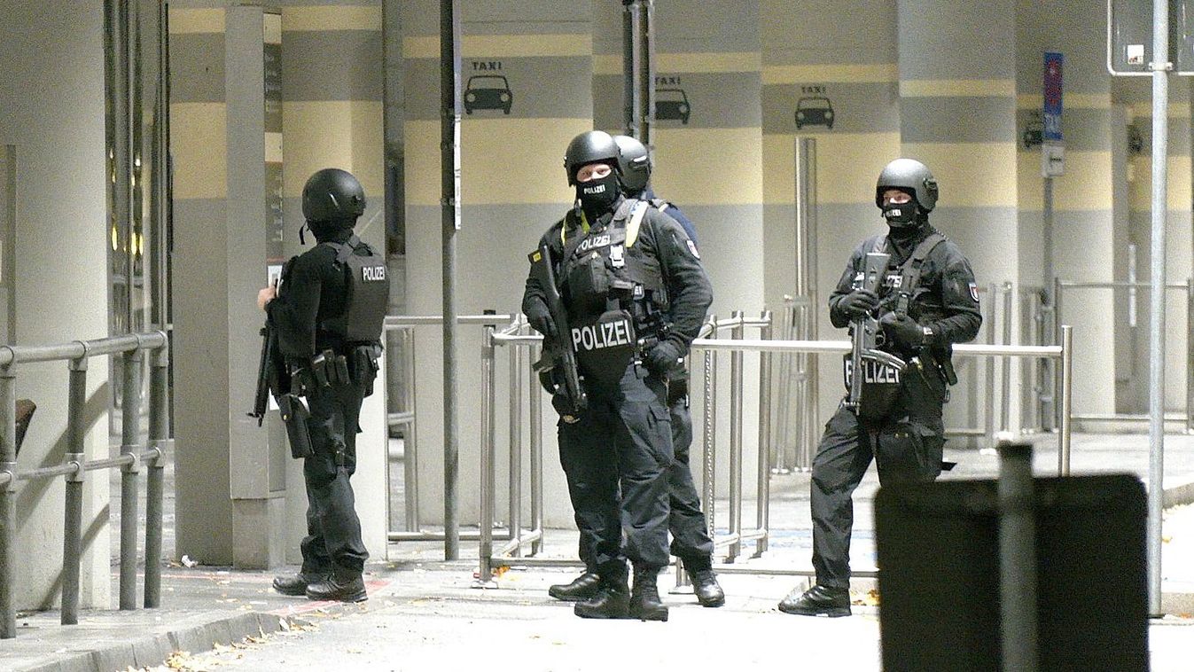 Hamburg airport closed - armed man broke through gate