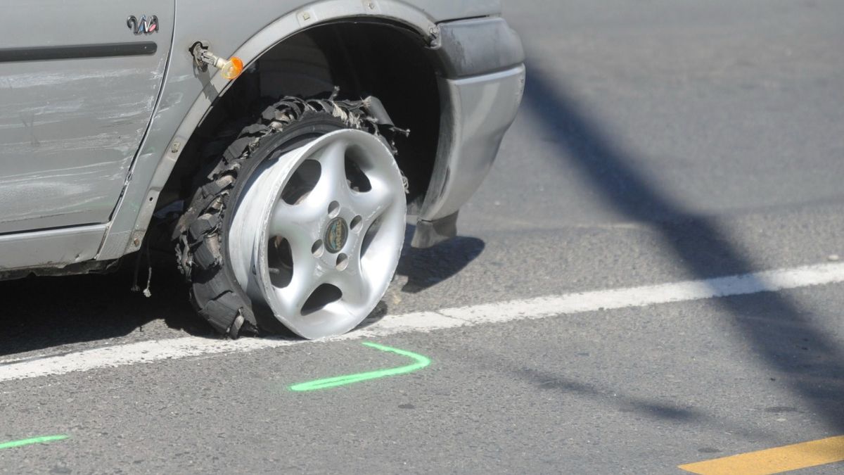 Nem használt gumit – a felnijén hasított végig Budapesten egy kisbusz! (VIDEÓ)