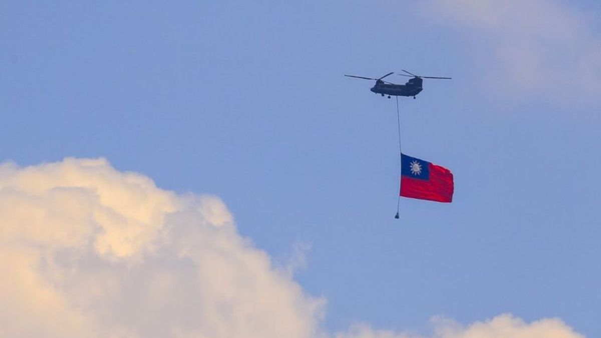 Egy nap alatt közel ötven kínai katonai repülőgépet észleltek Tajvan közelében
