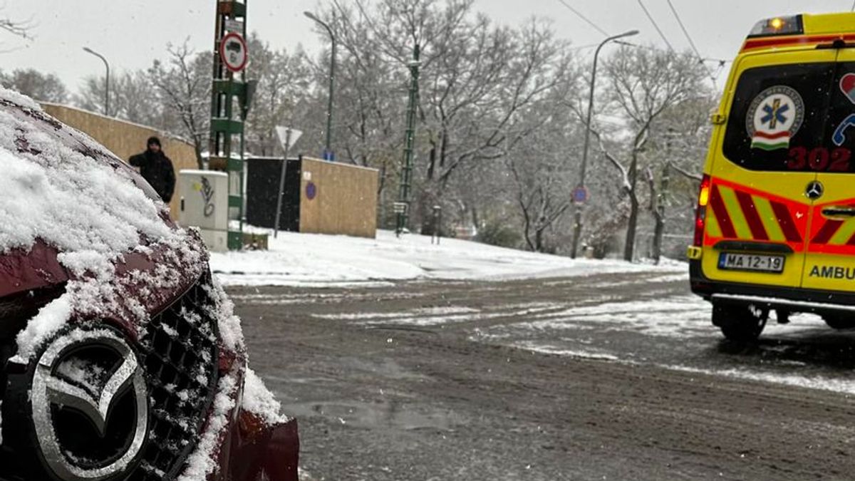 Már a mentőket is baleset érte Karácsony Gergely korábbi kerületében