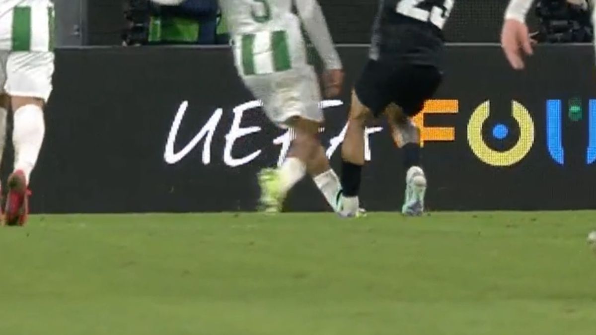 Ha Rashfordot kiállították, miért nem ért piros lapot a ferencvárosi Mmaee megtaposása? (VIDEÓ)