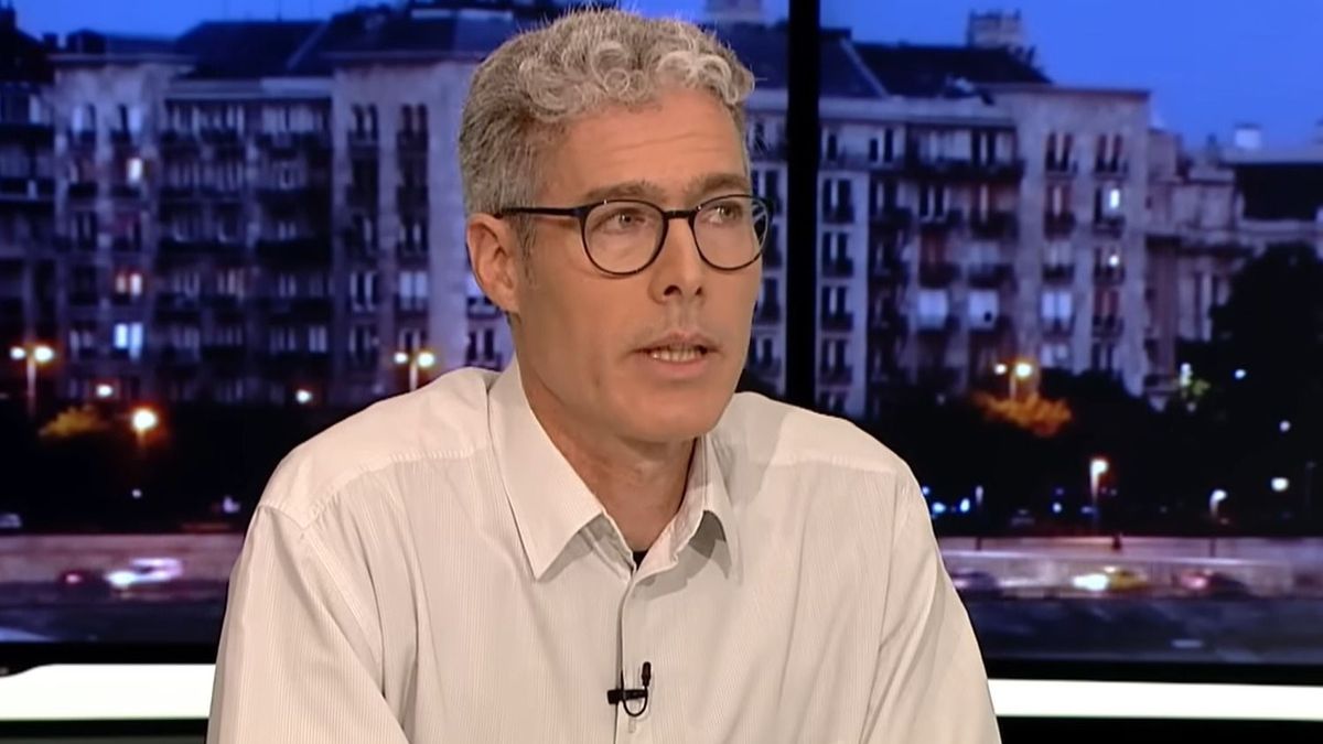 Belépett a Momentumba és többször beszélt Daniel Freunddal a Corvinusról kirúgott Ádám Zoltán