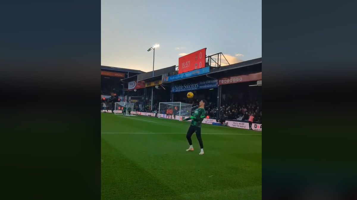 A Liverpool-szurkolók még Szoboszlai bemelegítés alatt villantott trükkjeitől is el vannak ájulva! (VIDEÓ)
