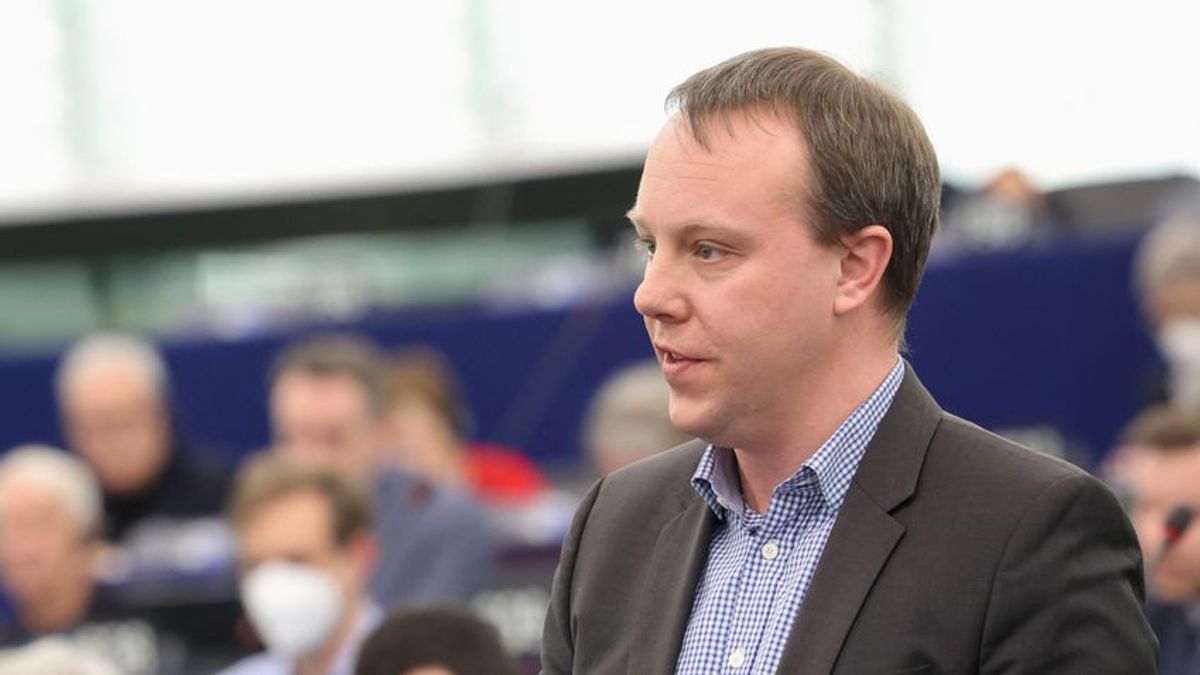 Undorító, amit mond – Daniel Freund kiakadt Orbán Viktor rádióinterjúján