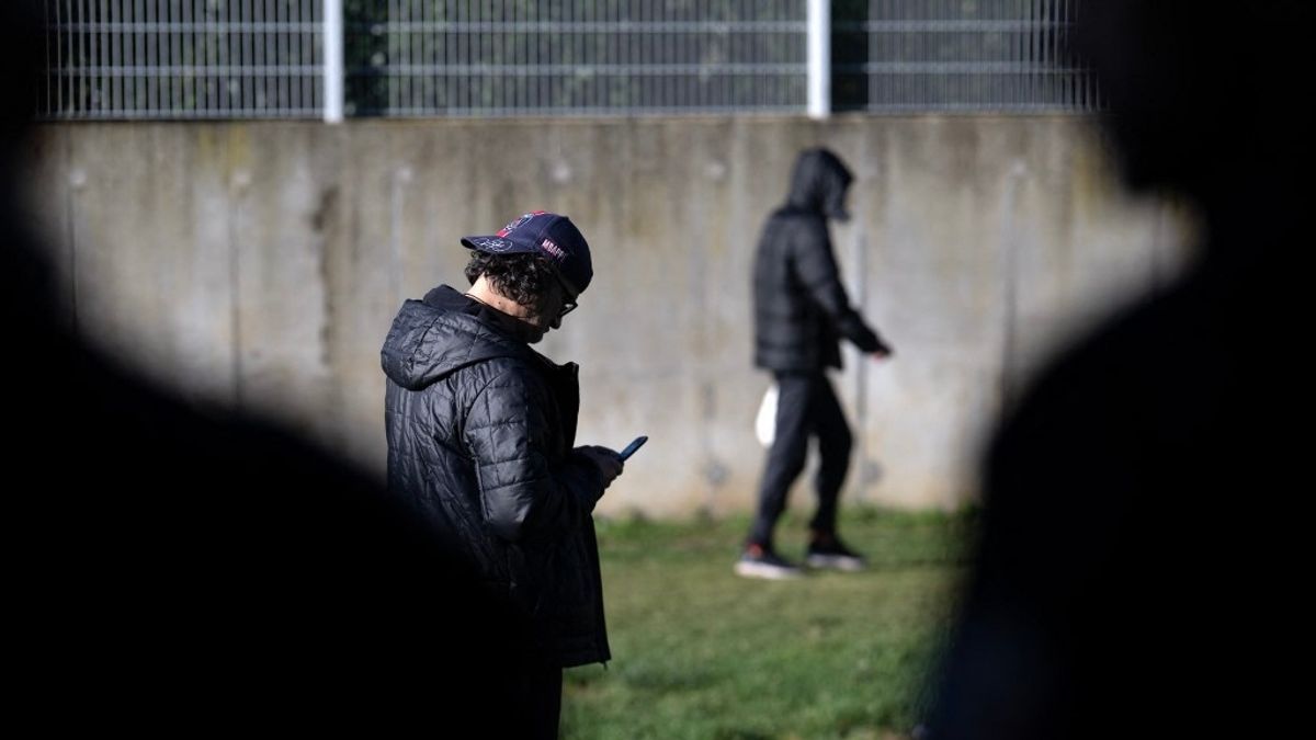 „Azért jöttünk, hogy leszúrjuk a fehéreket” – mondták szemtanúk szerint a francia faluban késelő migránsok