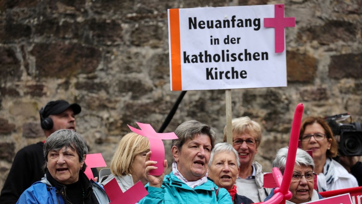 Hjaj, de sokan szeretnék az egyházat Németországban – csak az a buta, buta jézusos vonulat ne lenne benne, a kutya mindenit!