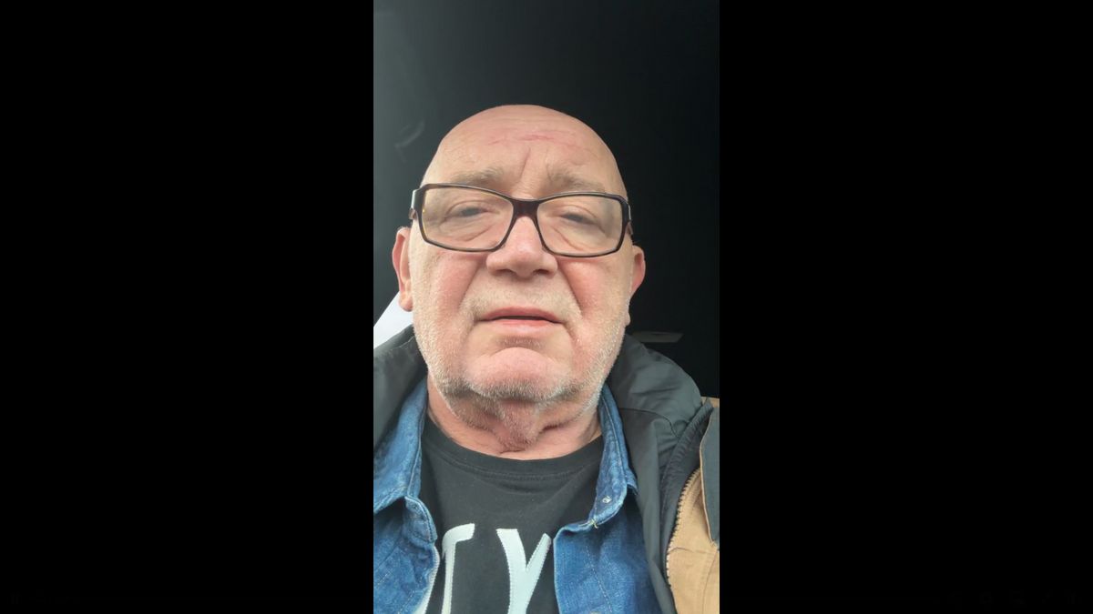„Lassan paranoiás leszek” – az M5-ösön kapott durrdefektet Csintalan Sándor, nem ér be az ATV-be (VIDEÓ)