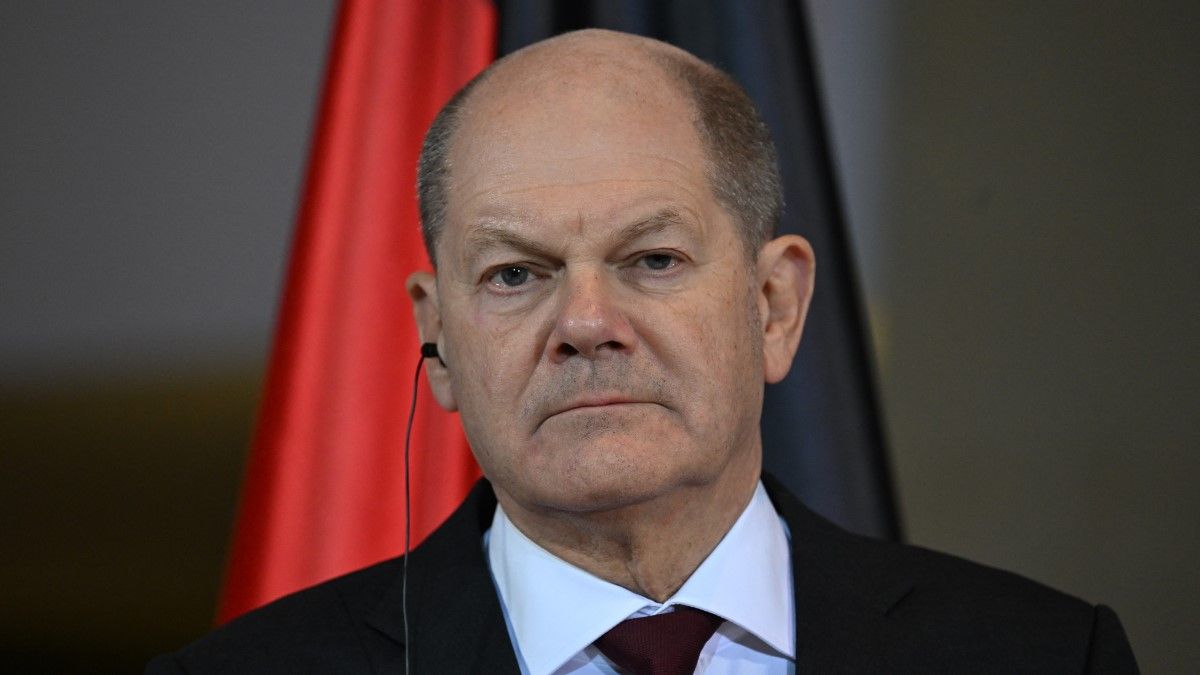 24.hu: A bukás szélén táncol a német kormány