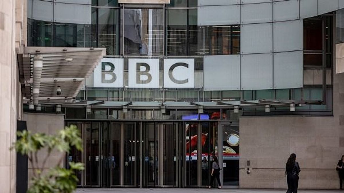 A BBC megtiltotta az újságíróinak, hogy részt vehessenek az antiszemitizmus elleni meneten – Mandiner