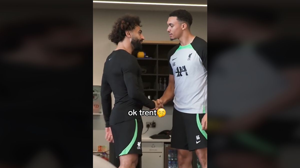 Mi történt? Megrángatták egymást Szoboszlai csapattársai (Videó)