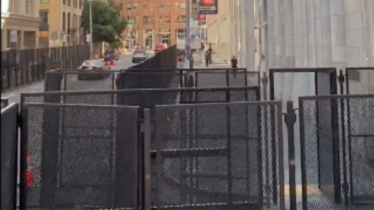 Nem mindennapi látvány: fekete kerítéssel zárták le San Francisco utcáit (videó)