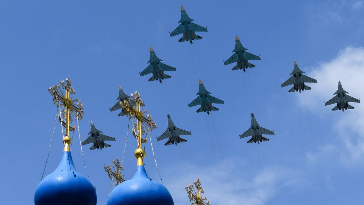 Ilyen közelről még nem látott Szu–34-es vadászgépet (VIDEÓ)