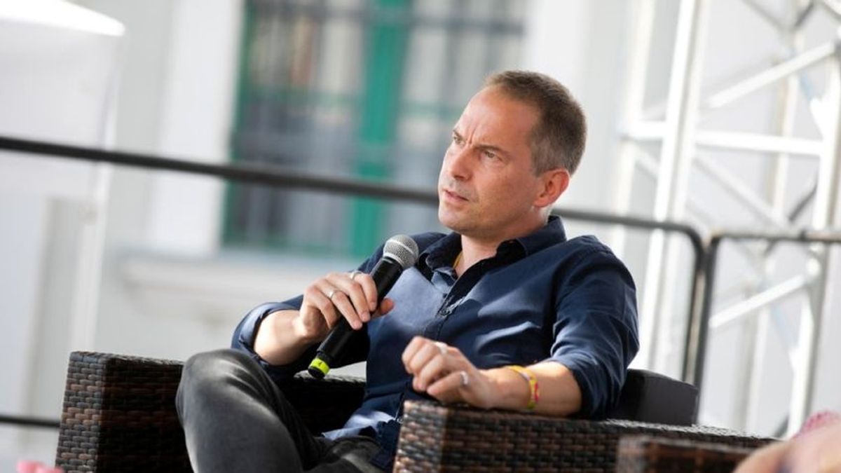 Krekó: Orbán Viktor örülne egy euroszkeptikus közvéleménynek, hogy Huxittal fenyegethesse az Európai Uniót