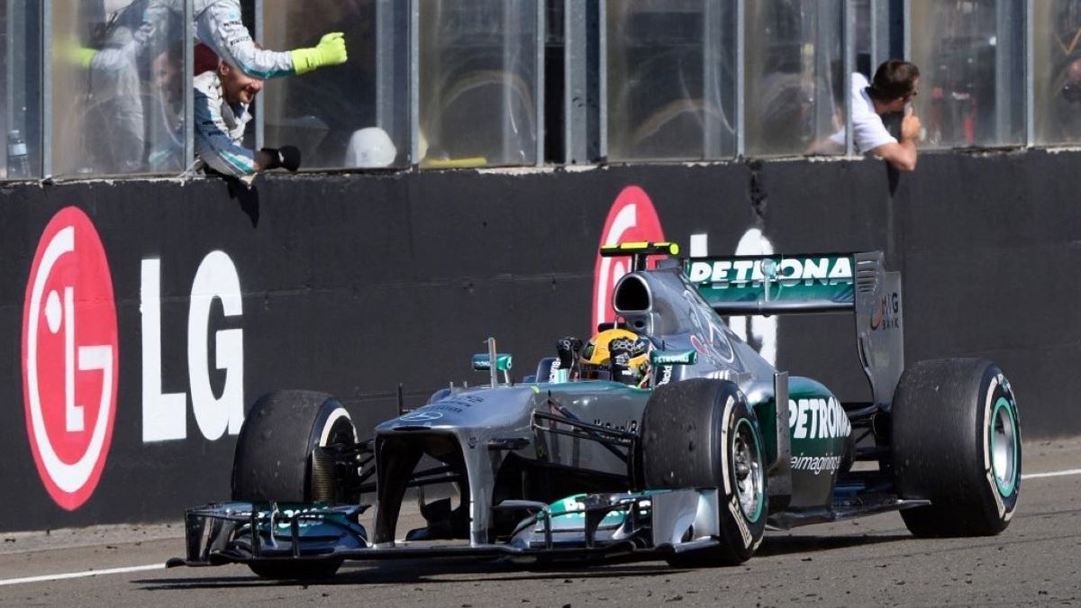 Hatmilliárdért vették meg Hamilton legendás autóját, mutatjuk, melyiket