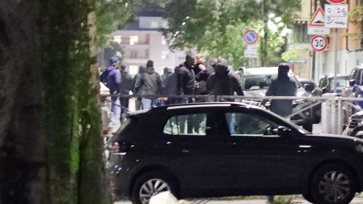 Késelés Milánóban, súlyos sérüléseket szenvedett a BL-meccsre érkező PSG-szurkoló