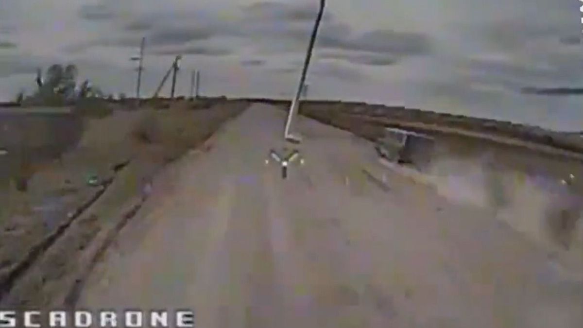 Újabb brutális háborús videó: szabályosan levadásztak egy menekülő teherautót az ukránok (VIDEÓ)