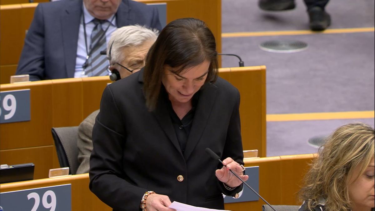 Olasz szocialista képviselő: Továbbra is nyomást kell gyakorolnunk a Bizottságra, hogy ne adjon pénzt Magyarországnak