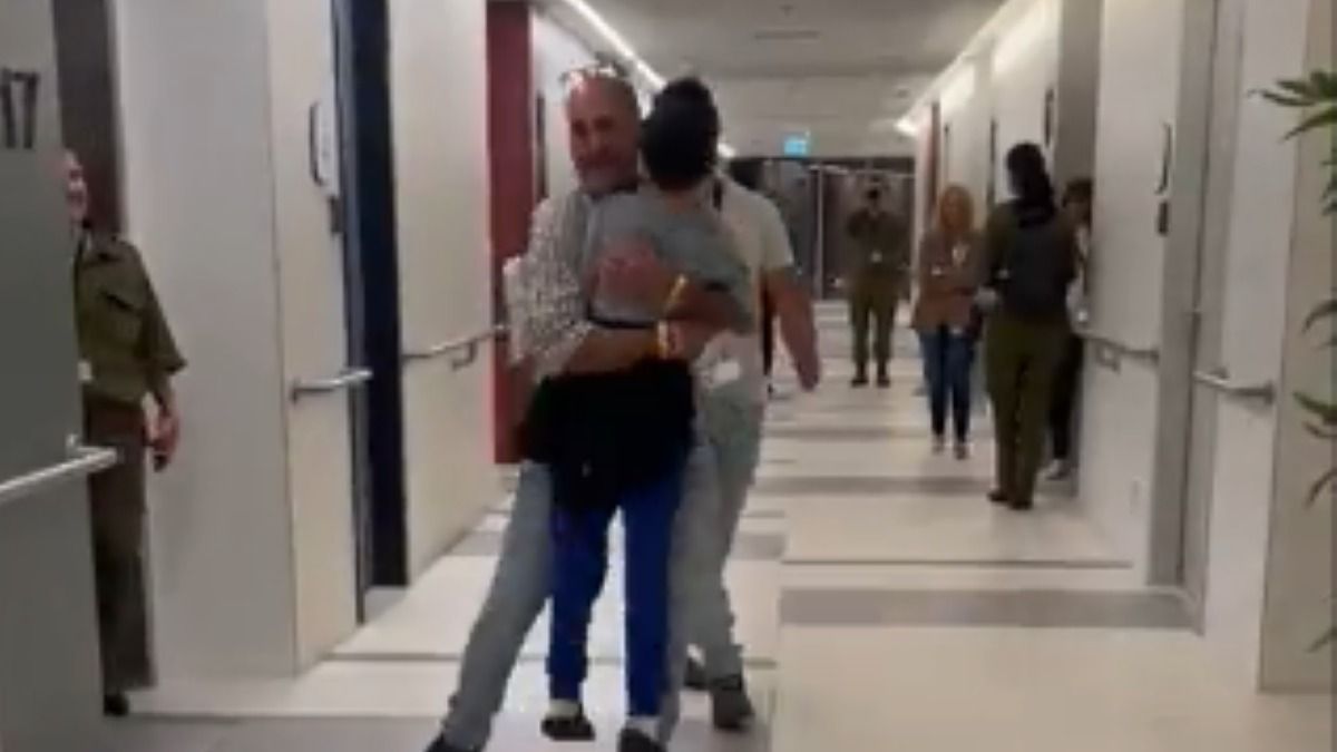 Megható videó: így ölelte meg apukáját a Hamász fogságából szabadult kisfiú