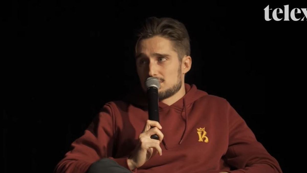 „Egy NER-ből valók vagyunk” – a Nélküledet figurázza ki Krúbi új dalában, de arról is énekel: „fáj, hogy négyévente koppanunk”
