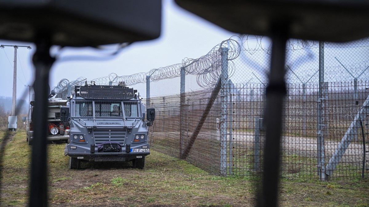 A neves brit lap újságírója ellátogatott a magyar határkerítéshez – megdöbbentő dolgokat tapasztalt