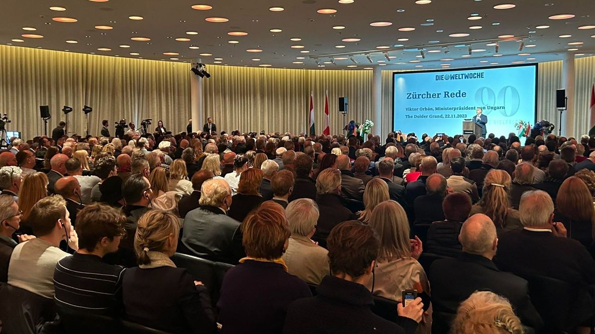 Állva tapsolták Orbán Viktort Zürichben (VIDEÓ)